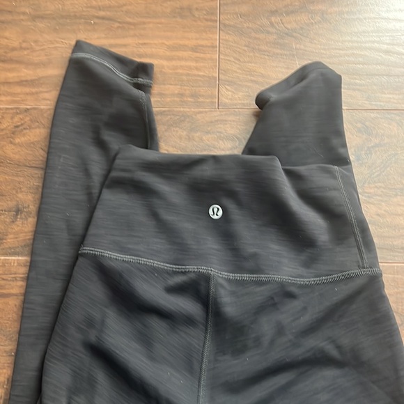 Lululemon 7/8 legging (wunder under) - Picture 2 of 3